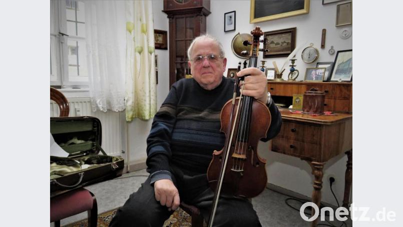 Attlia Kubinyi erzählt auch viel von seiner Kindheit in Ungarn, wo er in einer Musikerfamilie aufgewachsen ist und im Alter von neun Jahren die Geige erlernte. Bild: ubb