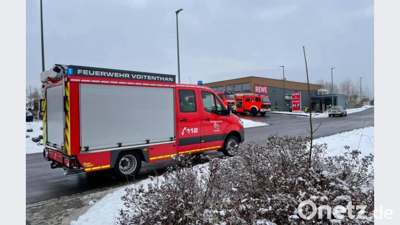 Nach Rauchentwicklung in einem Wiesauer Supermarkt wurden zahlreiche Feuerwehren alarmiert. Bild: Feuerwehr Voitenthan/exb
