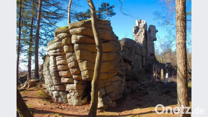 Die für den Steinwald typische Wollsackverwitterung ist wunderschön an der Felsformation „Zipfeltanne“ zu sehen. Bild: sds