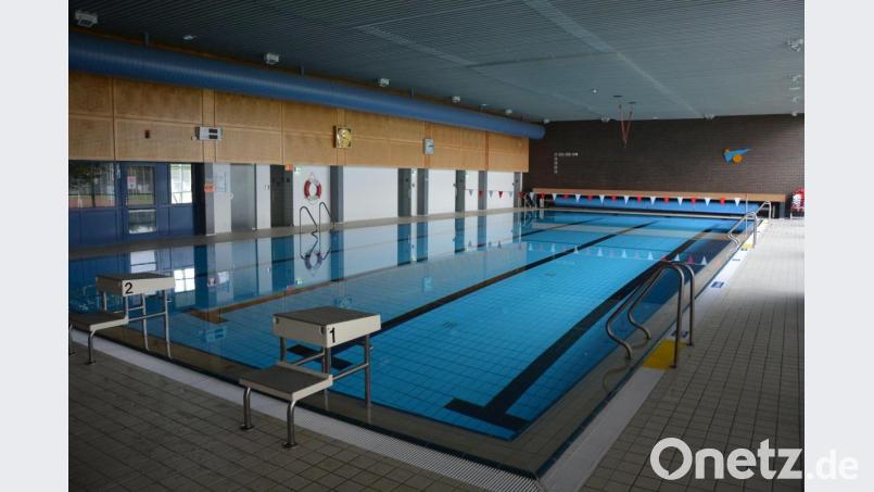Die kreiseigenen Schwimmhallen, hier Waldsassen, öffnen nun auch wieder für die Bürger. Bild: jr