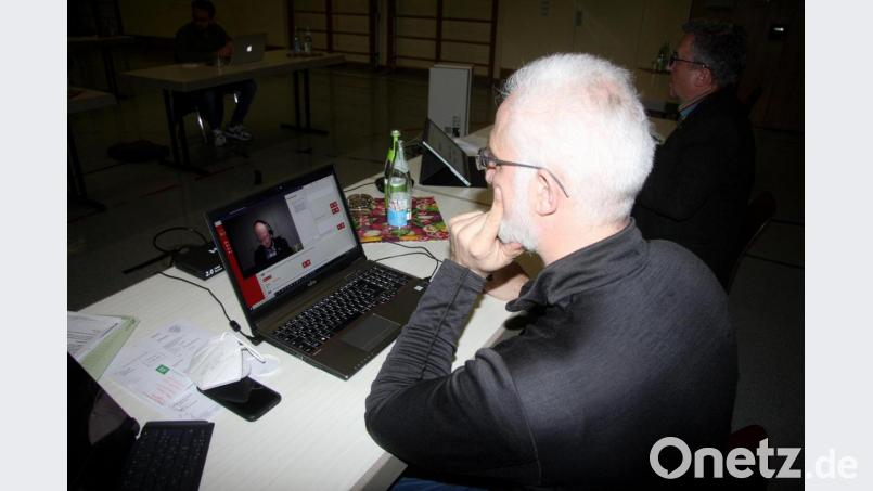 Die Videokonferenz, bei der Diplom-Ingenieur Bernhard Bartsch live zugeschaltet war, leitete Geschäftsleiter Thomas Weiß. Bild: wro