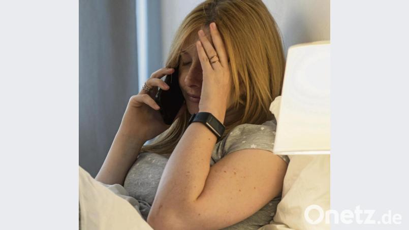 Stecken sich Arbeitnehmerinnen oder Arbeitnehmer im beruflichen Umfeld mit dem Coronavirus an, kann das als Berufserkrankung oder Arbeitsunfall gelten. Bild: Christin Klose/dpa