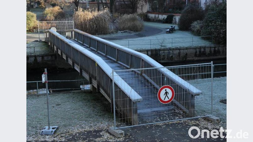 Der Vilssteg im Englischen Garten bleibt noch einige Zeit gesperrt. Bild: Wolfgang Steinbacher