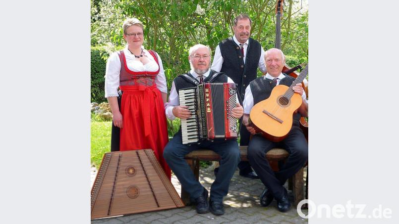 Zu den Säulen des musikalischen und kulturellen Lebens in der Region gehört die Friedenfelser Stubnmusi. Petra Bannert, Reinhard Schwarz, Karl Käß und Bernhard Schaumberger (von links) freuen sich, wenn es endlich wieder heißt: „Die Musikanten spielen auf.“ Archivbild: bsc