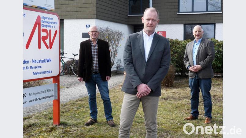 Helmut Sturm (von links) tritt beim ARV nach hinten und geht im Sommer in den Ruhestand. Ihm folgt als Bezirksgeschäftsführer Christian Henkens, den ARV-Vorstandsmitglied Thilo Schmidt vorstellte. Bild: Gabi Schönberger