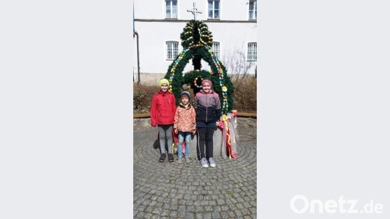 Der Osterbrunnen in Püchersreuth ist eine Zierde für das Dorf. Bild: tok