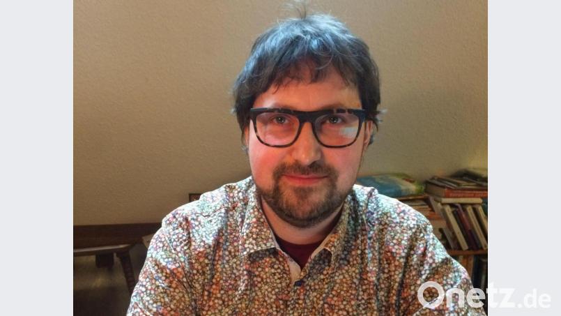 &quot;Für das erste Mal gar nicht so schlecht&quot;, meint Tobias Sonna zu seiner selbst fabrizierten Frisur, wenngleich die Haare um einiges kürzer wurden als geplant. Bild: Tobias Sonna/exb