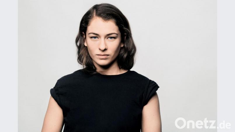 Henriette Confurius wird als Anja Grimm in &quot;Schweigend steht der Wald&quot; eine mörderische Mauer des Verdrängens einreißen. Bild: Mathias Bothor/exb