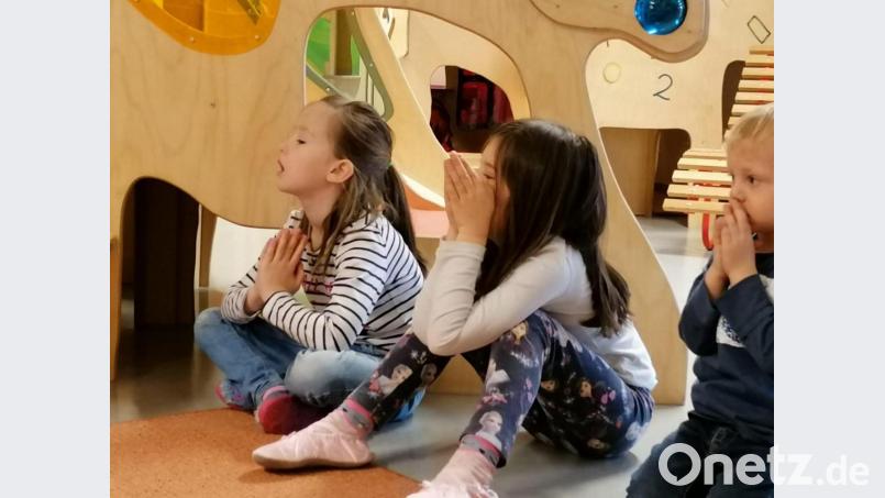 Hautnah erlebten heuer die Kinder der Notgruppe in der KiTa St. Vitus die Passionsgeschichte in einer kleinen Geschichte, die sie sehr betroffen machte. Bild: ads