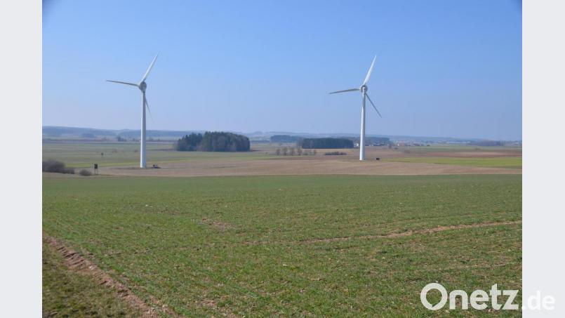 Bei der vorgesehenen Freifläche bei Teufelhammer stehen bereits zwei Windkraftanlagen. Bild: ak