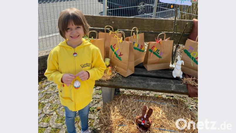 Auch Vorschulkind Lilly freut sich über die Osterüberraschung aus dem Kaltenbrunner Kindergarten. Bild: bk
