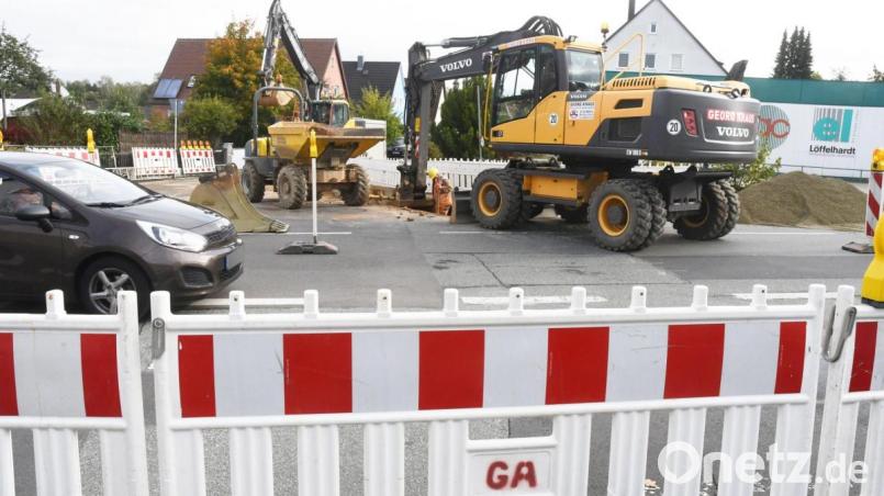 Es wird eng im Bereich Moosfurtstraße, Gladiolenweg, Mooslohstraße. Die Kanalbauarbeiten samt Sperrungen sollen etwa sechs Wochen dauern. Bild: Gabi Schönberger