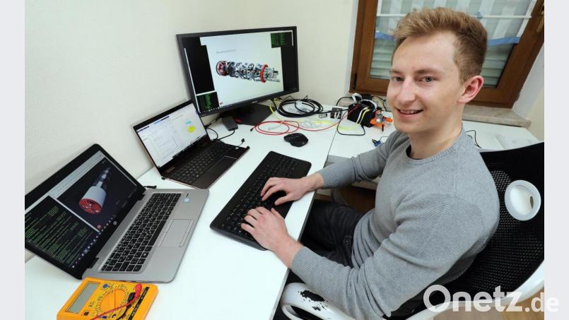 Christian Wender aus Hirschau programmiert und organisiert für einen Tunnelbohrer-Wettbewerb. Mit Erfolg. Sein Engagement und das weiterer elf Studenten hat sie ins Finale gebracht. Im Sommer fliegen sie in die USA. Bild: Wolfgang Steinbacher