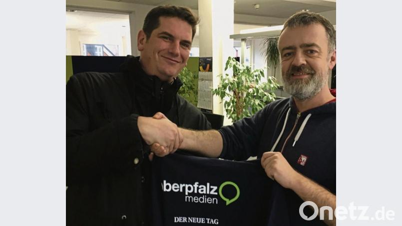 Andreas Brückmann (links) bei einem seiner Besuche in der Redaktion - hier mit Redakteur Thomas Kosarew. Bild: upl