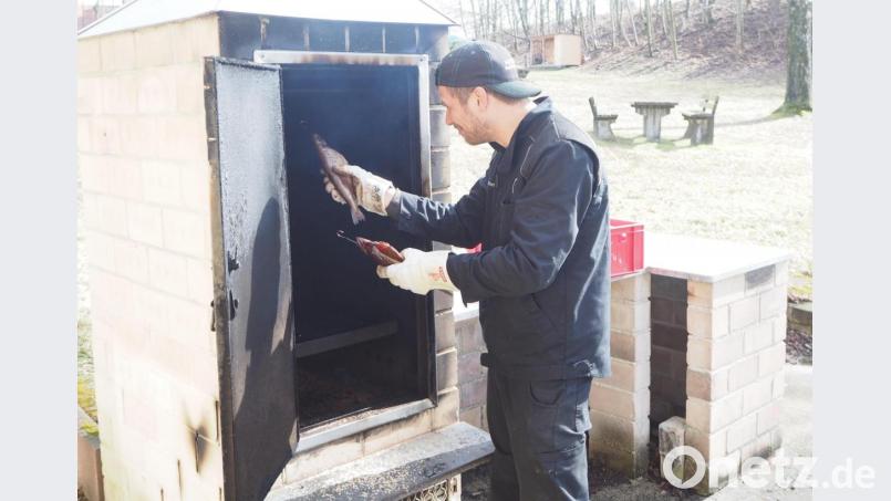 Die Räucherfische aus der vereinseigenen Räucherkammer des Fischereivereins sind sehr beliebt. Archivbild: gz