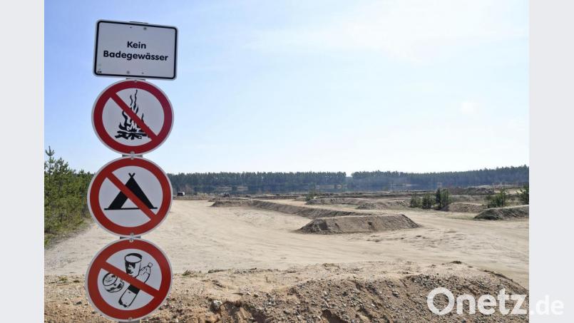 Die vielen Hinweise am Freizeitsee Dießfurt, darunter auch Verbotsschilder, stören den ein oder anderen Besucher offensichtlich ziemlich. Bild: Petra Hartl