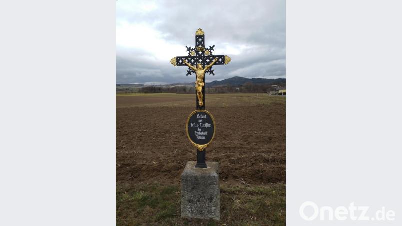 Wo steht dieses Wegkreuz? Es ist ein markanter Punkt des Kinder- und Familienkreuzwegs im Freien. Bild: jzk