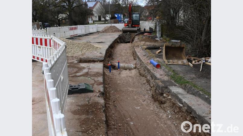 Kainsricht ist derzeit eine Großbaustelle: Wasser- und Abwasserversorgung sowie die Dorfstraße und Zufahrt und Versorgung für das Baugebiet Kainsricht-West werden neu erstellt oder saniert. Bild: gf