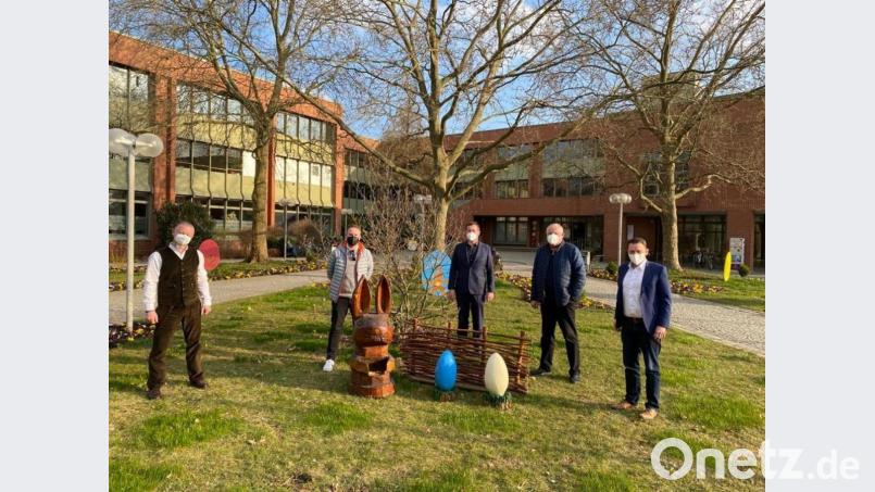 Die Teilnehmer am Runden Tisch (von links): Martin Sauer, Alexander Driessen, MdB Uli Grötsch, Bürgermeister Lothar Höher und Oberbürgermeister Jens Meyer. Bild: Stadt Weiden/exb