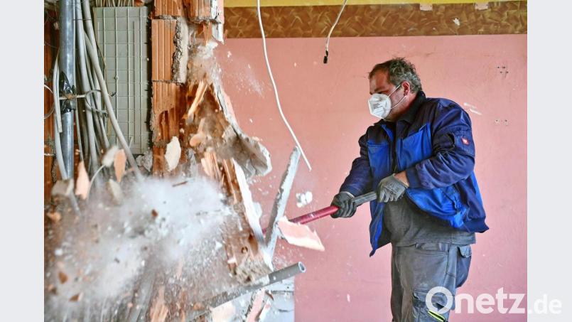 Da staubt&#039;s: Die Abbrucharbeiten haben begonnen. Bild: Florian Miedl