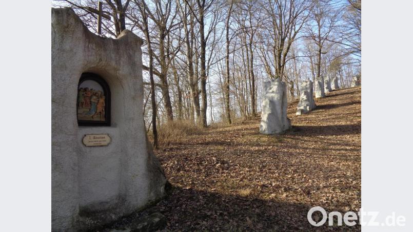 Er hat einen besonderen Reiz: Der Kreuzweg auf dem Kalvarienberg bei Winklarn. Bild: amö