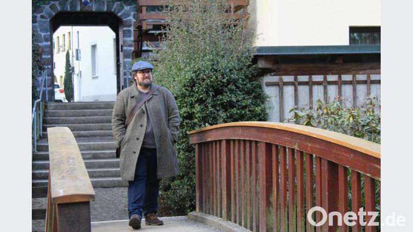 Adrian Wenck unterwegs in der Weidener Altstadt. Bild: Evi Wagner