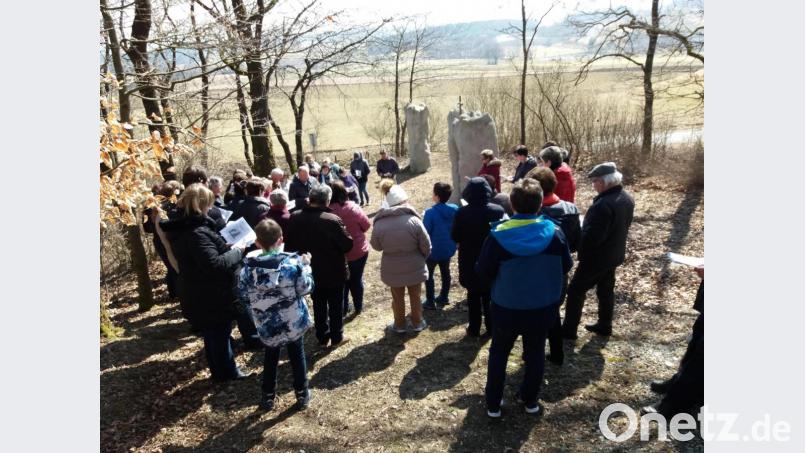 Leider nur ein Archivbild: Es zeigt einen Familienkreuzweg vor Corona. Archivbild: amö