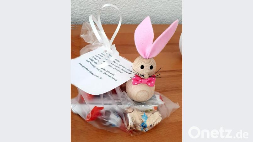 Die Siedlergemeinschaft hat heuer den Osterhasen etwas früher durch den Stadtteil hoppeln lassen. Bild: R. Kreuzer