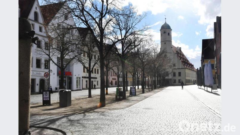 Die große Leere in der Weidener Innenstadt. In Ostern ist auch in privaten Räumen nicht mit Überfüllung zu rechnen. Bild: Gabi Schönberger