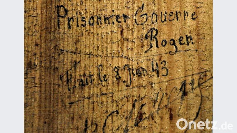 Diese Tafel erinnert an einen französischen Gefangenen. Sie ist nun bei einer Renovierung wieder aufgetaucht. Bild: bk