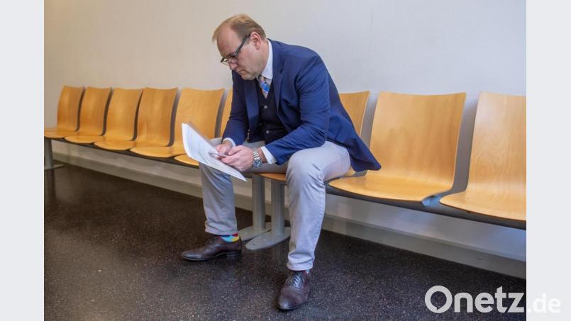 Oktober 2018: Christian Schlegl im Wartebereich vor dem Verhandlungssaal im Landgericht. Archivbild: Armin Weigel
