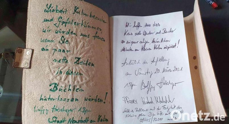 Die Besucher des Kleinen Kulms sind eingeladen, im neuen Gipfelbuch „Kleiner Kulm“ eine kleine Botschaft zu hinterlassen. Es wird in den nächsten Tagen in einem wetterfesten Behälter unterhalb des Gipfelkreuzes ausgelegt. Bild: ow