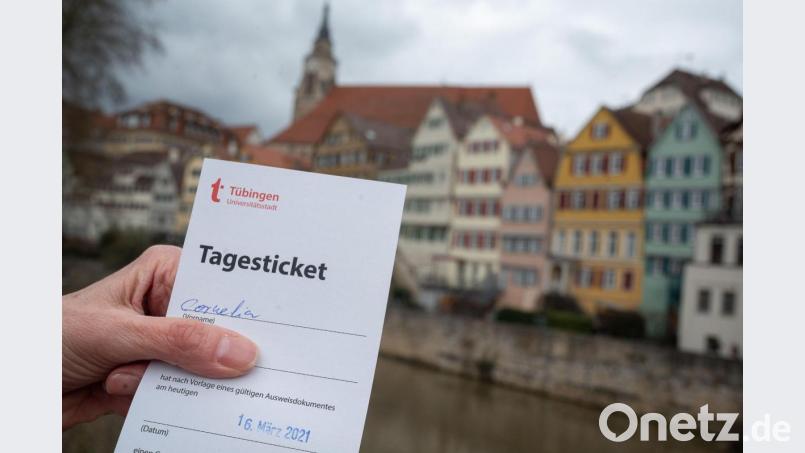 Wird es solche Tagestickets auch bald in Weiden geben? Die Stadt in der Oberpfalz hat sich als Modellregion für vorsichtige Lockdown-Öffnungen beworben. Die Entscheidung darüber, fällt das Bayerische Kabinett am Mittwoch in einer Sondersitzung. Symbolbild: Sebastian Gollnow/dpa