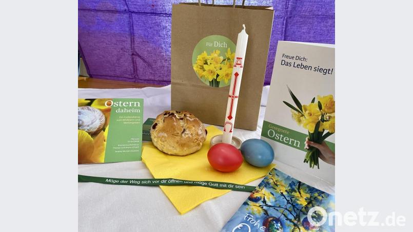 „Ostern to go“: In einer Tasche erhielten die Gottesdienstbesucher ein Osterbrot, eine Osterkerze, eine CD mit einem Gottesdienst sowie Karten mit österlichen Texten. Bild: wel
