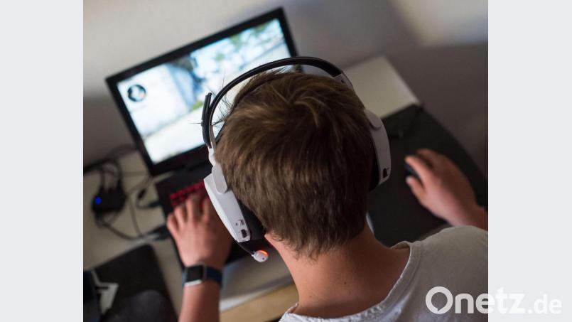 Wurde ein Computerspiel illegal heruntergeladen oder nicht? Darum geht es aktuell in einem Zivilprozess vor dem Amtsgericht in Amberg. Symbolbild: Lino Mirgeler/dpa