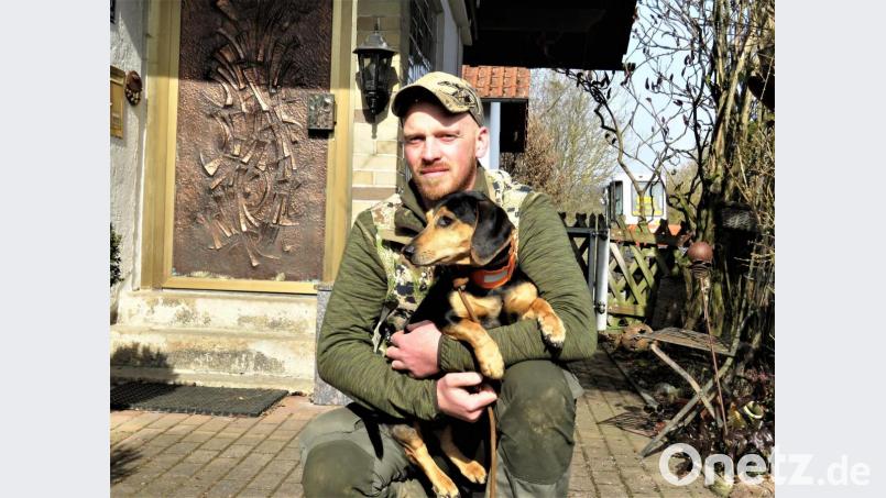 Jacob Keller hat seinen Jagdhund gut ausgebildet. Crixus kann im Falle eines Falles für wichtige Dienste bei der Bekämpfung der Afrikanischen Schweinepest eingesetzt werden. Bild: ubb