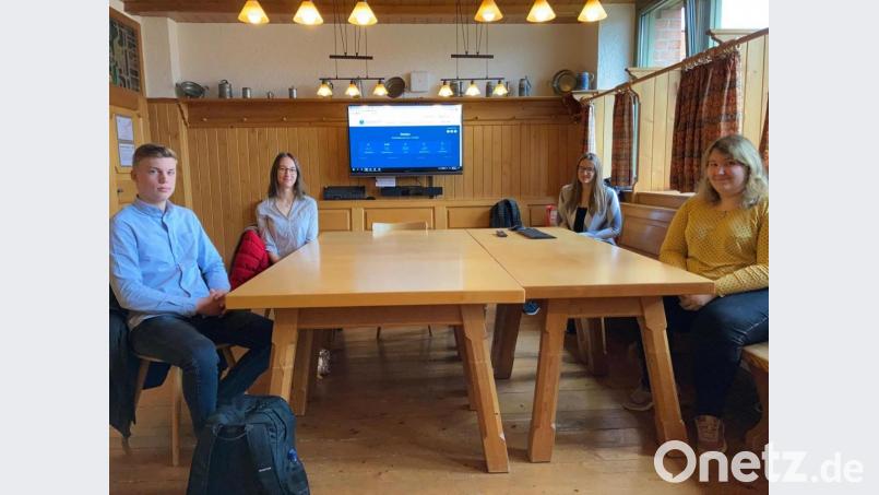 Mit Spaß und Engagement bei der Vorbereitung sind (von links) Johannes Eger, Lena Gebert, Lena-Maria Völkl und Laura Völkl. Bild: exb