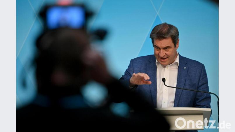 Markus Söder (CSU), Ministerpräsident von Bayern, verkündet die strengeren Corona-Regeln am Mittwoch auf einer Pressekonferenz. Bild: Peter Kneffel