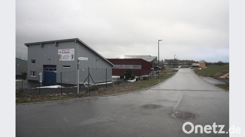 Zwei neue Straßen hat der Marktrat per Beschluss gewidmet: die Obere Gewerbestraße (Bild) und die Untere Gewerbestraße, etwas weiter unterhalb entlang der Gütterner Straße. Bild: wro