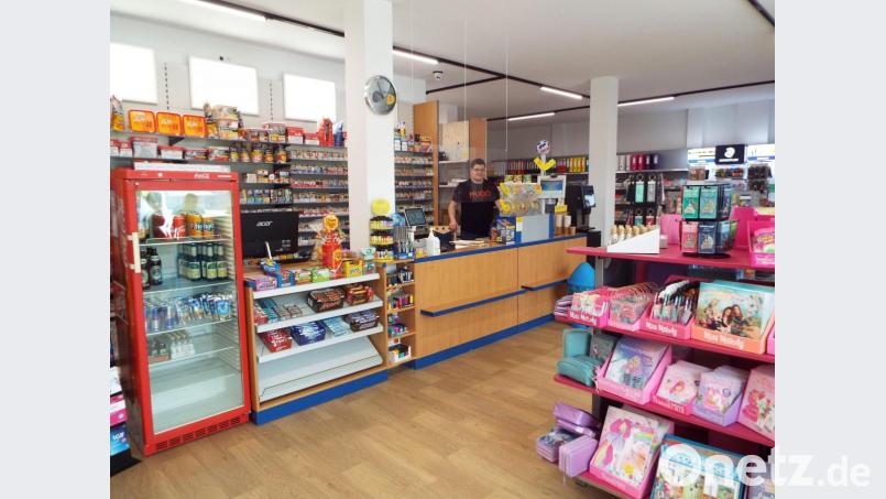 Sascha Eigner hat im Seniorenwohnpark Herbstwiesen in Kümmersbruck ein Schreibwarengeschäft eröffnet. Bild: e