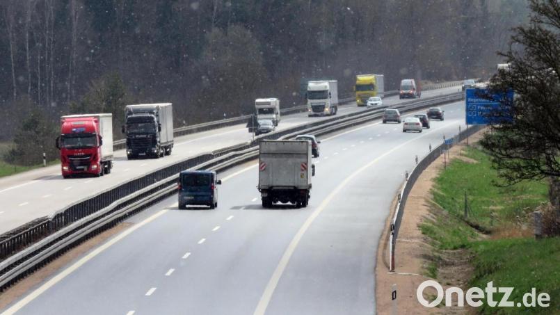 Zwischen den Anschlussstellen Schwandorf-Süd und Teublitz wird die Fahrbahn erneuert. Die Bauarbeiten laufen am kommenden Montag an. Bild: Gerhard Goetz