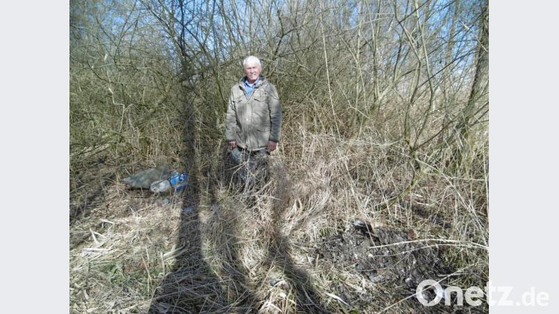 Hans Koch ist richtig sauer über die Umweltverschmutzung auf seinem Grundstück. Bild: mma