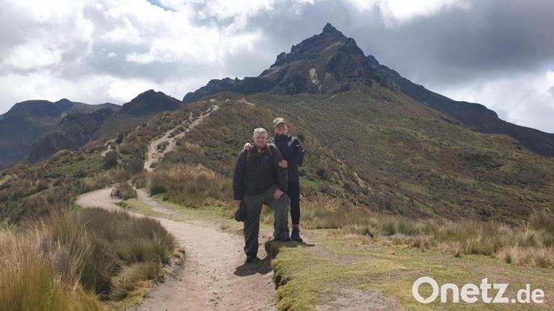 Christian Greiner und seine Lebensgefährtin Angelica Torres auf dem Pfad zum Rucu Pichincha, Quitos Hausberg. Das Paar hat in Ecuador eine neue Heimat gefunden. Bild: Christian Greiner/exb