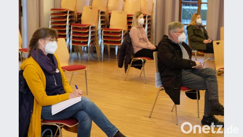 Kinderhaus-Leitung und Kirchenpfleger waren in der Ratssitzung im Pfarrsaal hochinteressierte Zuhörer. Bild: do