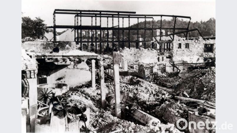 Wo heute ein Einkaufsgebiet gleich neben der Adenauerbrücke entstanden ist, gab es damals die Tonwarenfabrik. Nach der Bombennacht glich das Unternehmen einem Trümmerfeld. Archivbild: Foto Schwarz