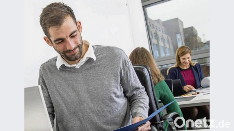 Wie ist die Stimmung im Team? Anonyme Bewertungen im Internet sollen Bewerberinnen und Bewerbern helfen, das einzuschätzen. Bild: Christin Klose/dpa