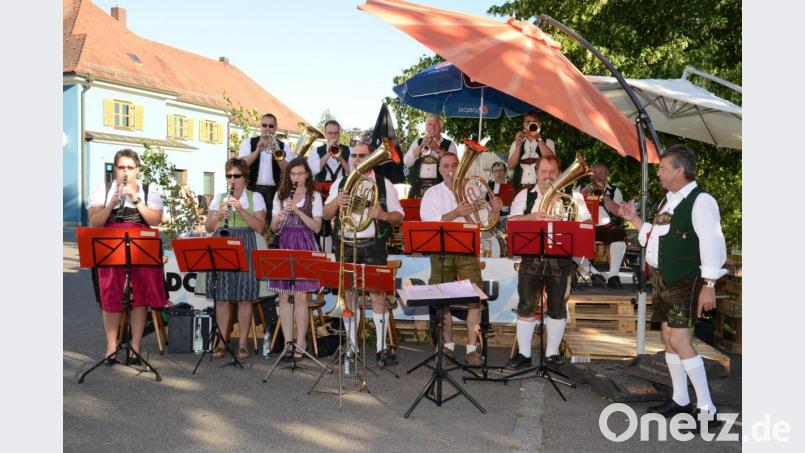 Zu den musikalischen Stammgästen beim Dorffest Oberwildenau gehörte die Blaskapelle, wie hier im Jahr 2018. Archivbild: bey