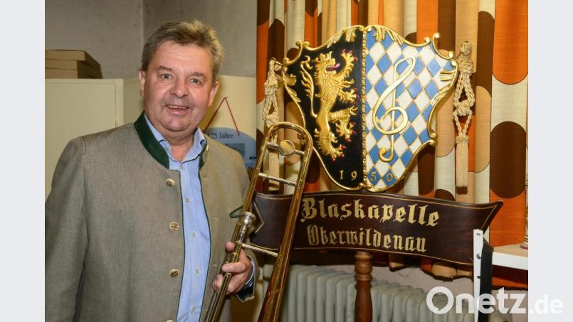Seit 40 Jahren leitet Bernhard Meiler als Dirigent die Blaskapelle Oberwildenau und führt als Vorsitzenden den Verein mit seinen rund 100 passiven Mitgliedern. Bild: bey