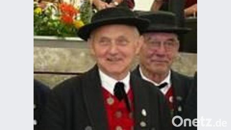 Christian Rümpelein (vorne) gehörte zu den Gründungsmitgliedern des Heimat- und Trachtenvereins D&#039; Ossinger Königstein. Archivbild: gut