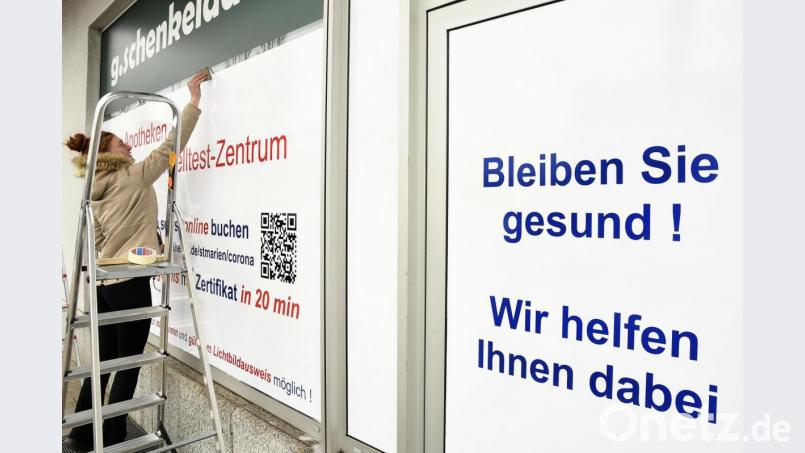 Apotheken, wie hier in der Marienstraße, sind während der Pandemie zu Corona-Testzentren mutiert Bild: Petra Hartl